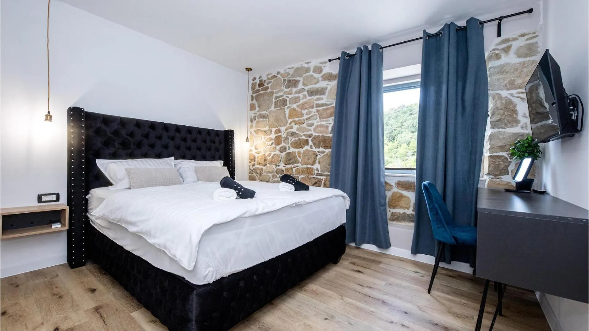 4 Bedroom Beautiful Home In Mundanije Holiday home