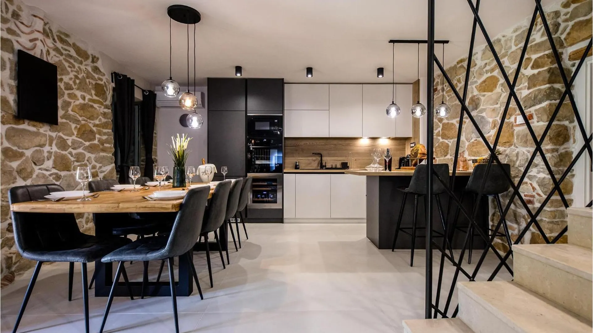 4 Bedroom Beautiful Home In Mundanije
