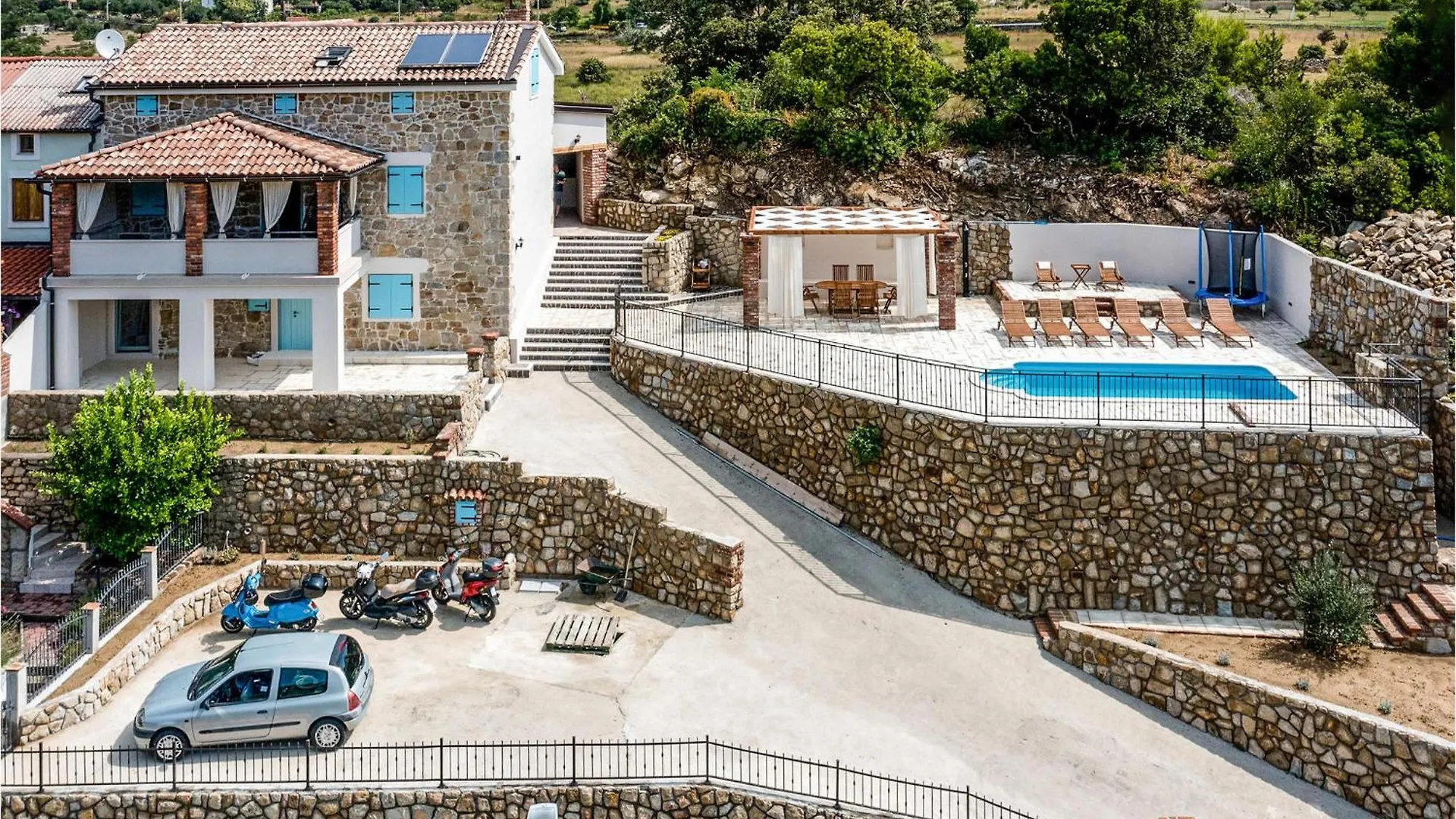 4 Bedroom Beautiful Home In Mundanije